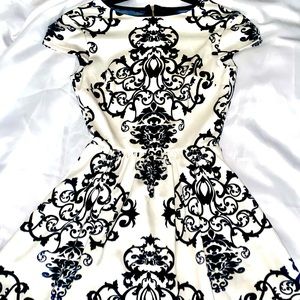 Black&White Patterned cocktail dress
PREOWNED